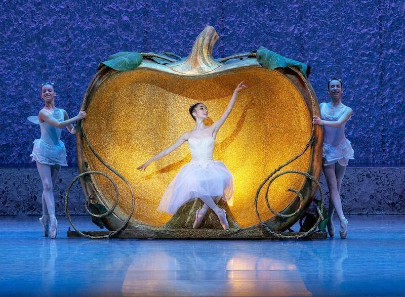 Un momento del balletto "Cenerentola" con la coreografia di Frédéric Olivieri. Foto di Matilde Capelli