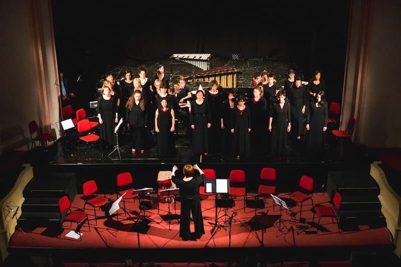 Il coro "In Canto" diretto da Antonella Gianese