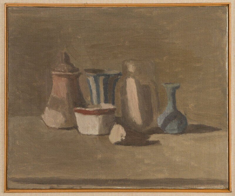Giorgio Morandi, Natura morta, 1940 (V.259), olio su tela, 35 x 40 cm, Collezione Antonio e Matilde Catanese, © Giorgio Morandi by SIAE, 2022