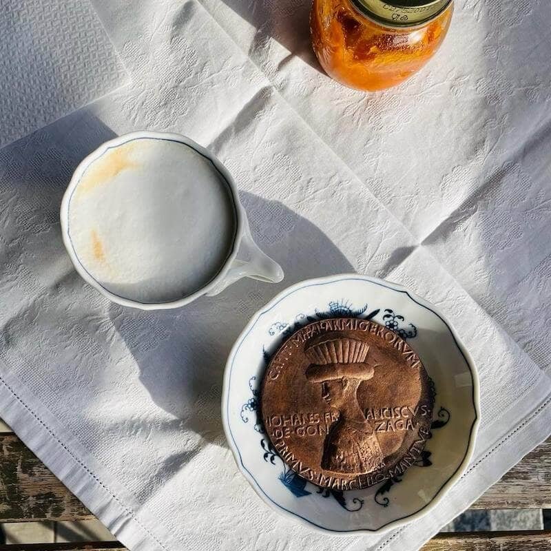 Medaglia di Pisanello riprodotta in cioccolato dalla Pasticceria Bondoni di Ceresara (MN). Foto di Saul Stucchi
