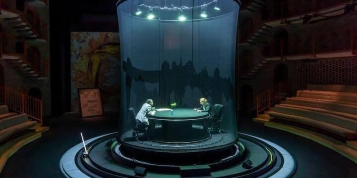 Mario Pirrello e Federica Fracassi nello spettacolo "Carbonio". Foto di Masiar Pasquali