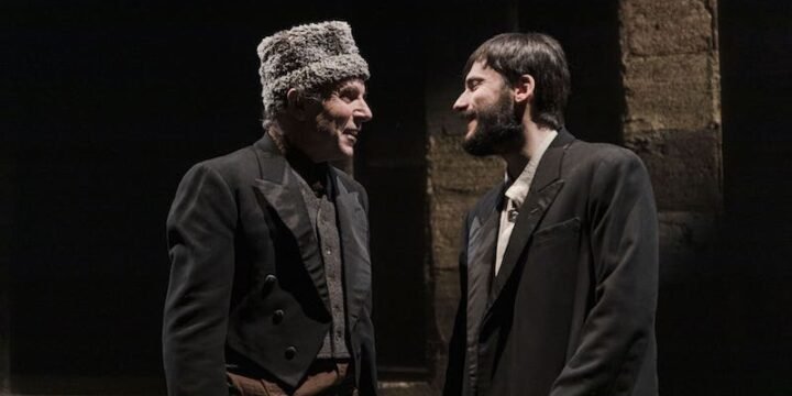 Mario Sala e Antonio Gargiulo nello spettacolo "Il delitto Karamazov". Foto di Stefano Garella