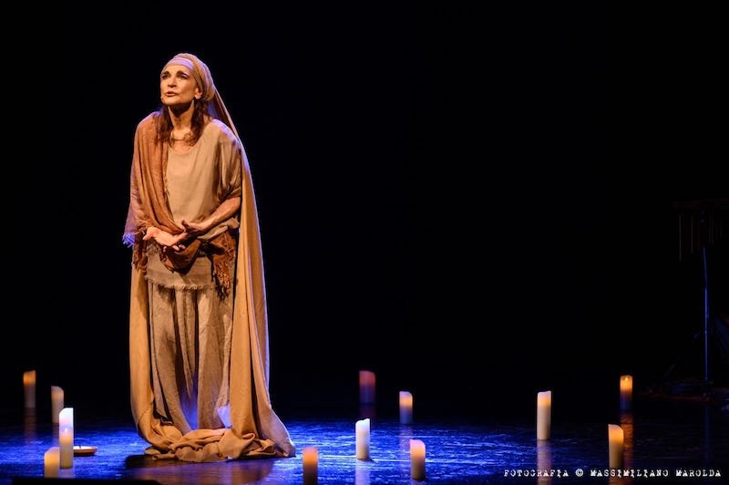 Lina Sastri in "Maria Maddalena" di Marguerite Yourcenar. Foto di Massimiliano Marolda