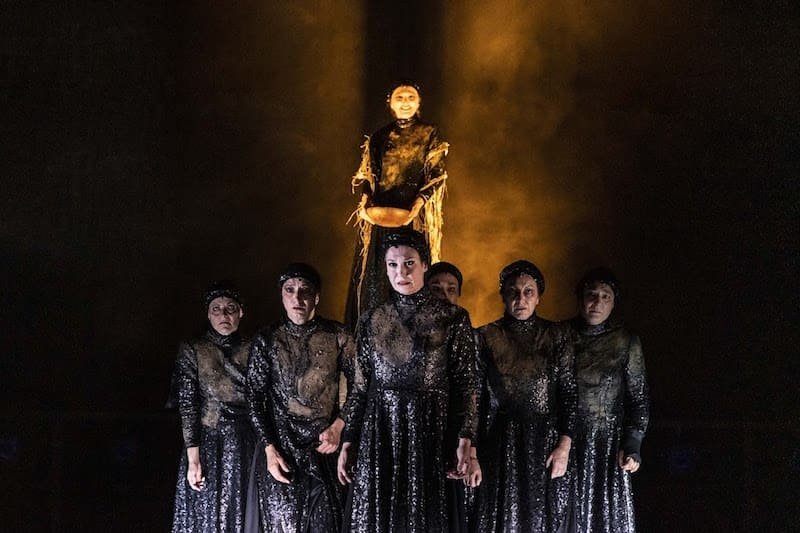 Una scena delle "Supplici" di Euripide per la regia di Serena Sinigaglia