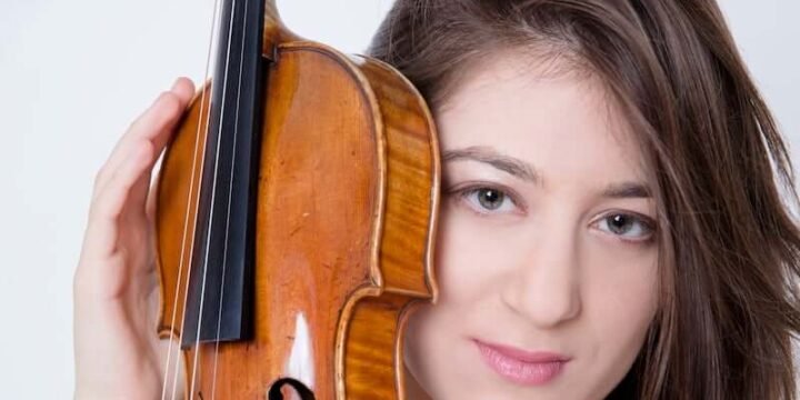 La violinista Veriko Tchumburidze (foto di Dünya Aslan)