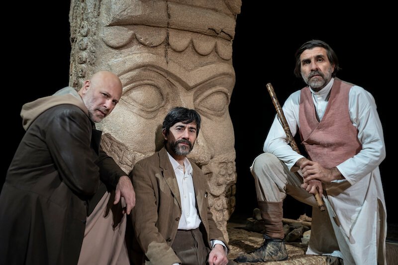 Il cast dello spettacolo "Gilgamesh": Giovanni Calcagno, Luigi Lo Cascio e Vincenzo Pirrotta. Foto di Luca Del Pia