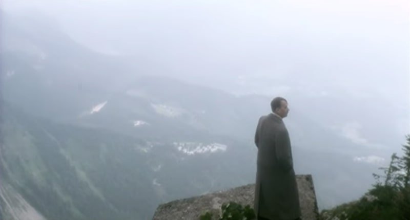 Uno screenshot del film "Moloch" di Aleksandr Sokurov