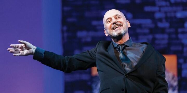 Paolo Pierobon in una scena del "Riccardo III" di Shakespeare diretto da Kriszta Székely. Foto di Luigi De Palma