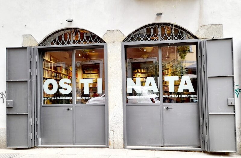 Biblioteca Ostinata in via Osti 6 a Milano. Foto di Saul Stucchi per ALIBI Online