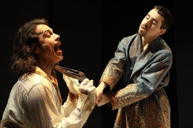 Mino Manni e Alberto Oliva nello spettacolo "Ivan e il diavolo" tratto da "I fratelli Karamazov" di Dostoevskij