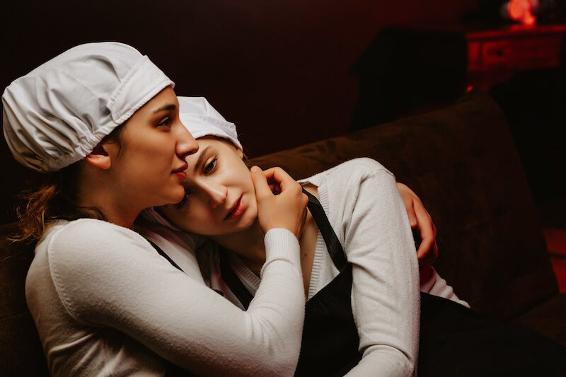 Una scena dello spettacolo "Le serve" di Jean Genet diretto da Francesco Scarpace Marzano