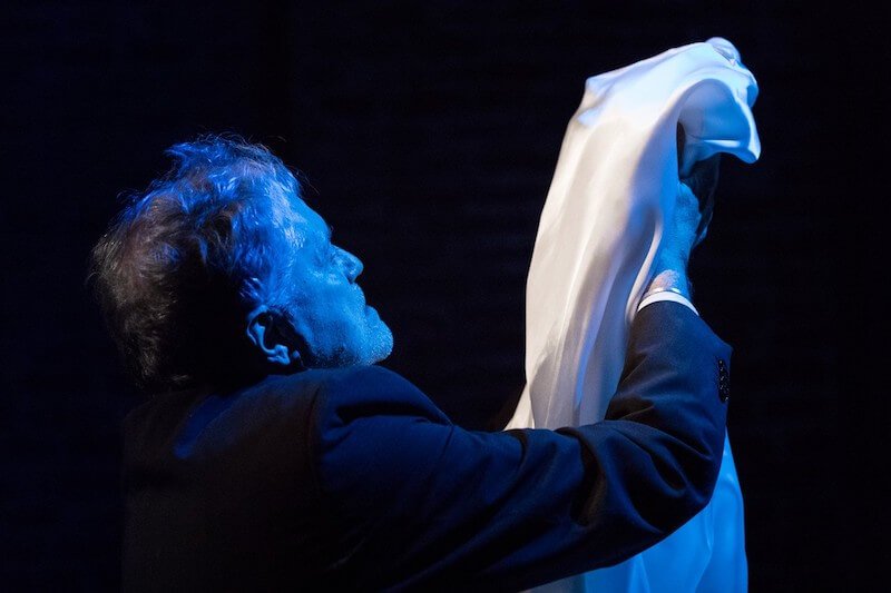 Gaetano Callegaro in "Conversazione con la morte" di Testori per la regia di Mino Manni. Foto di Alessandro Saletta