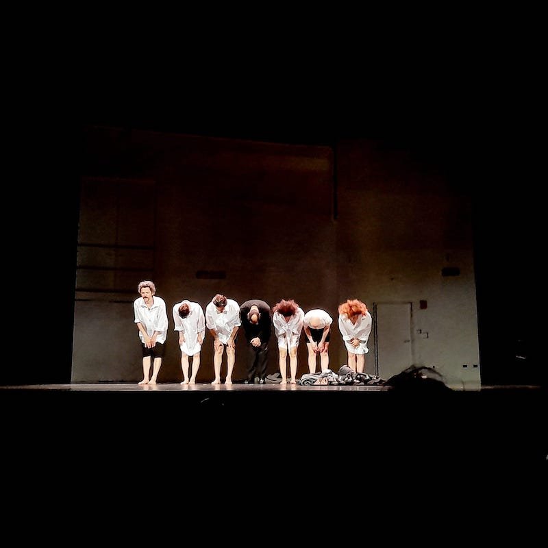 Gli interpreti al termine di "Eleusi" di Davide Enia al Piccolo Teatro Grassi di Milano