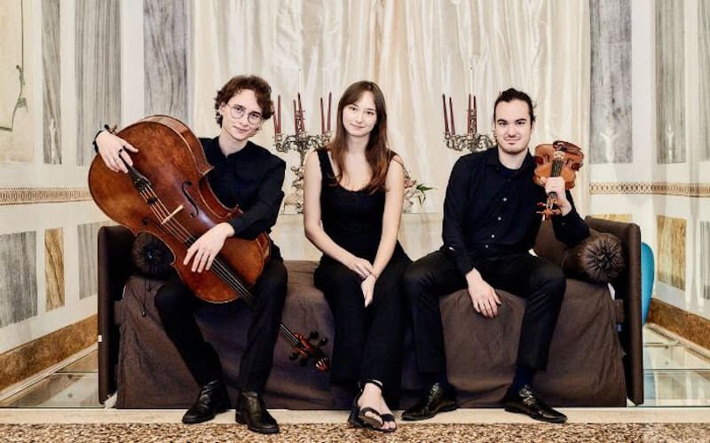 Stefano Bruno (violoncello), Giulia Loperfido (pianoforte) e Francesco Mardegan (violino) formano il Trio Eidos