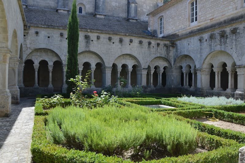 Il chiostro dell'Abbazia di Notre Dame de Sénanque