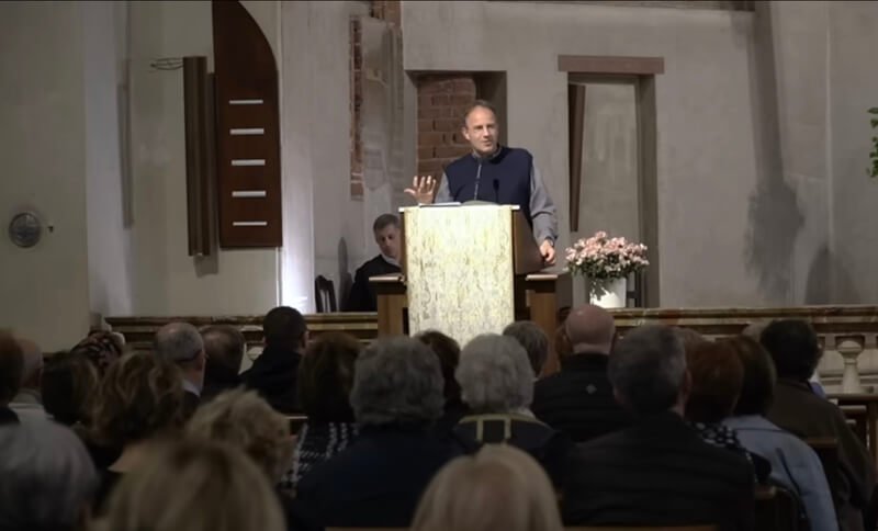 Don Paolo Alliata nella chiesa di Santa Maria Incoronata