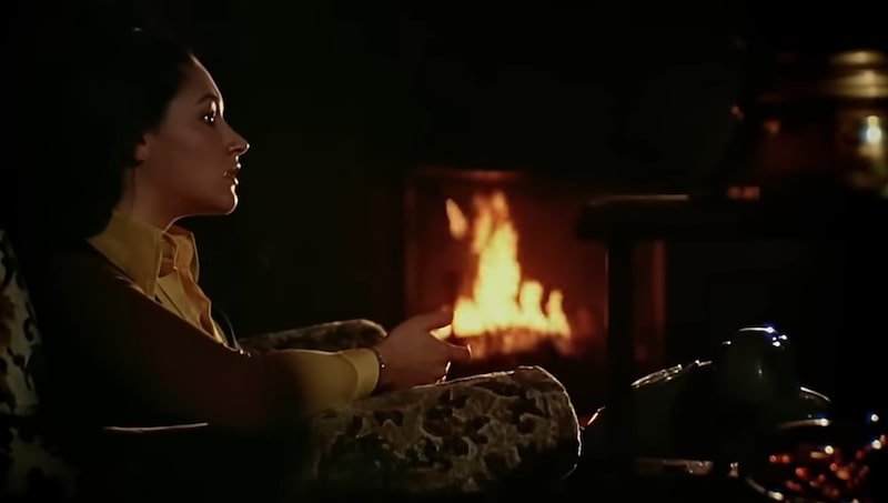 Uno screenshot del film "Black Christmas" di Bob Clark