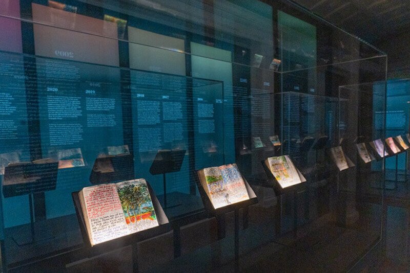 Allestimento della mostra "Orhan Pamuk. Parole e Immagini" al Labirinto della Masone di Franco Maria Ricci