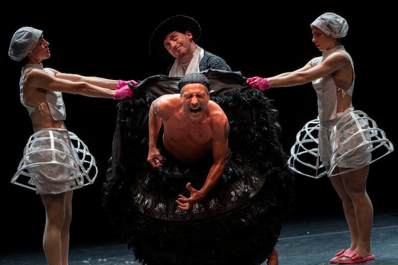 Un momento dello spettacolo "Re Chicchinella" di Emma Dante. Foto di Masiar Pasquali