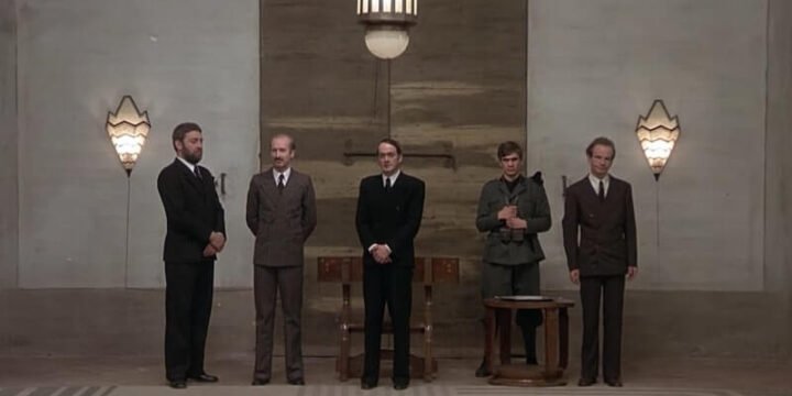 Uno screenshot del film "Salò o le 120 giornate di Sodoma" di Pier Paolo Pasolini