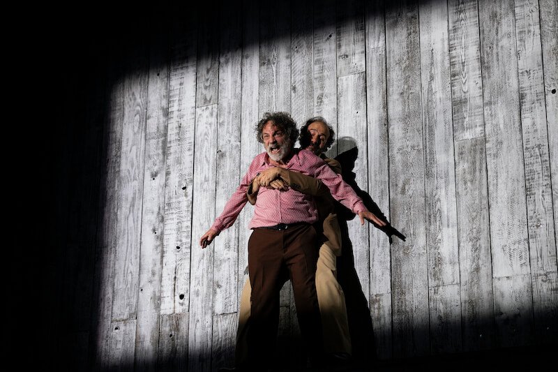 Massimiliano Speziani e Mario Pirrello in una scena di "Zio Vanja" di Čechov per la regia di Leonardo Lidi. Foto di Gianluca Pantaleo