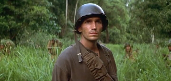 Uno screenshot del film "La sottile linea rossa" di Terrence Malick