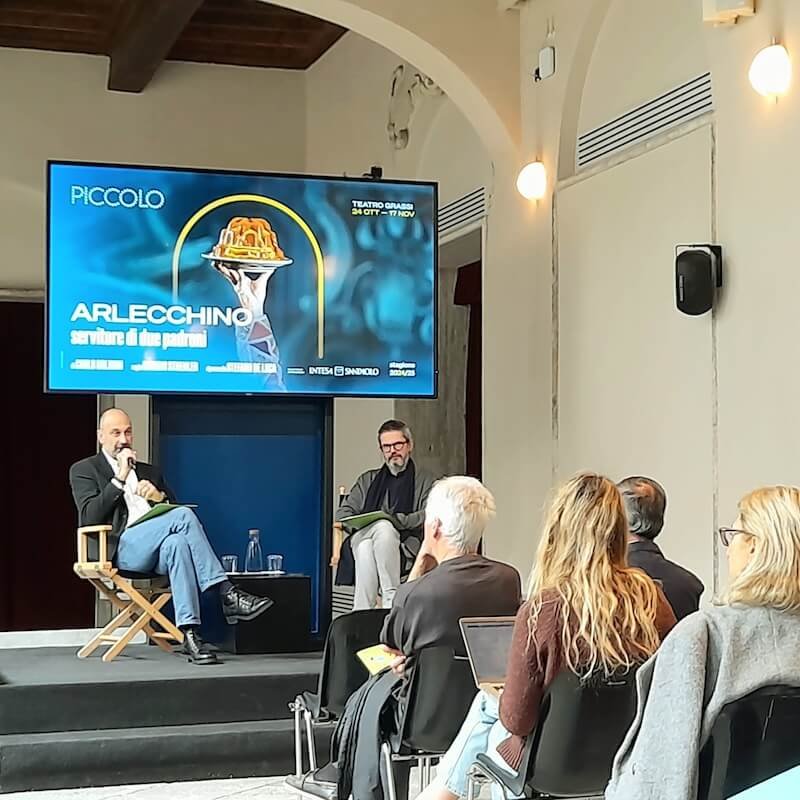 Stefano de Luca e Claudio Longhi presentano "Arlecchino servitore di due padroni" al Piccolo Teatro