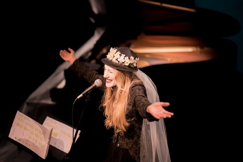 Viola Graziosi in "Offelia Suite"