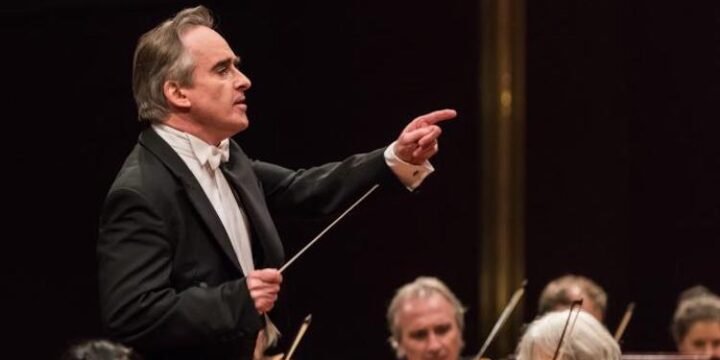 Il direttore d'orchestra James Conlon. Foto courtesy RAI Orchestra