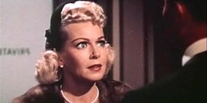 Lana Turner nel film "Lo specchio della vita" di Douglas Sirk (scrennshot da Wikimedia)