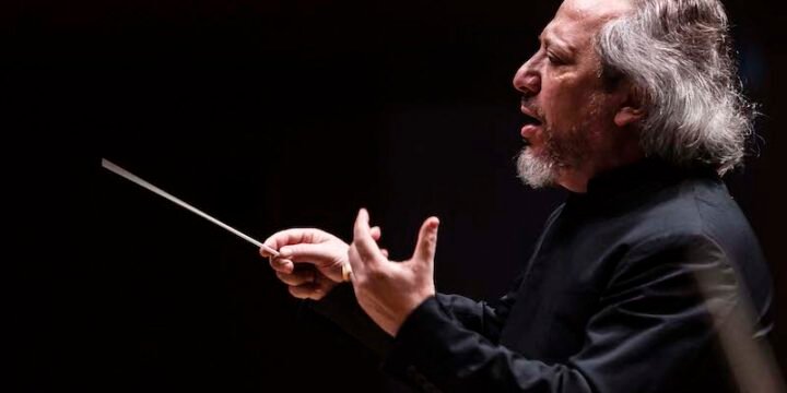 Il direttore d'orchestra George Pehlivanian