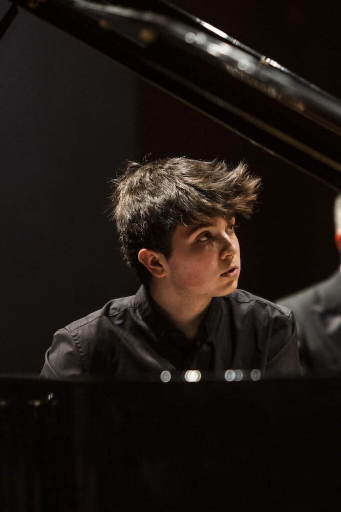 Il giovane pianista Antonio Alessandri (foto dal sito dei Pomeriggi Musicali)