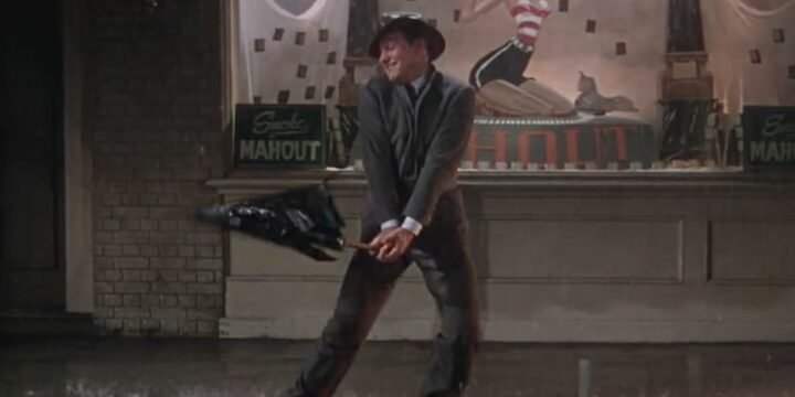 Un fermo immagine del film "Cantando sotto la pioggia" di Stanley Donen e Gene Kelly