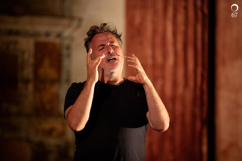 Davide Enia in "Autoritratto". Foto di Andrea Veroni